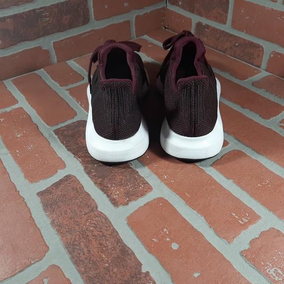 ADIDAS SWIFT RUN - Picture 6 of 8